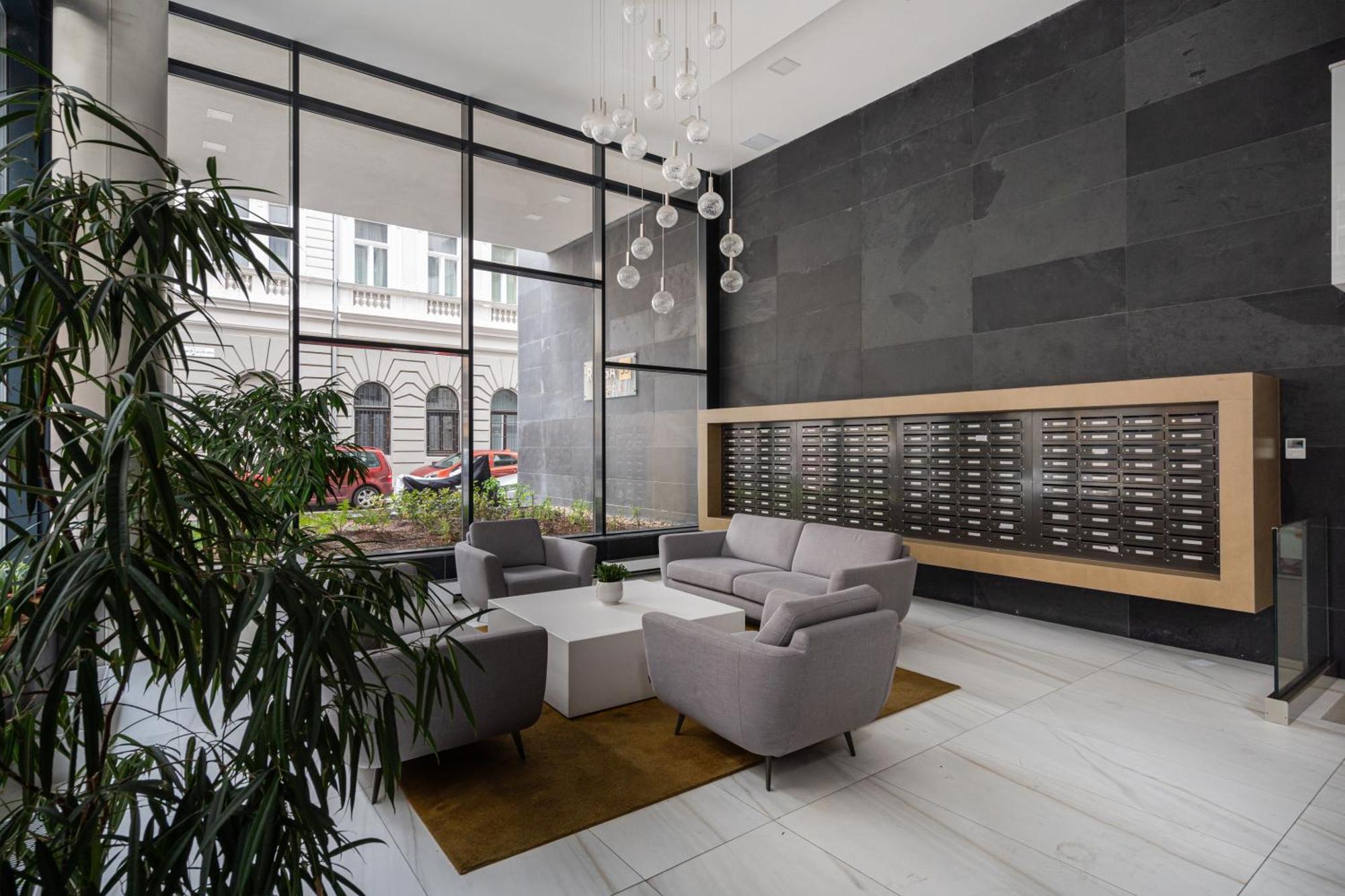 Blooming Budapest Apartment With Free Underground Parking Ngoại thất bức ảnh